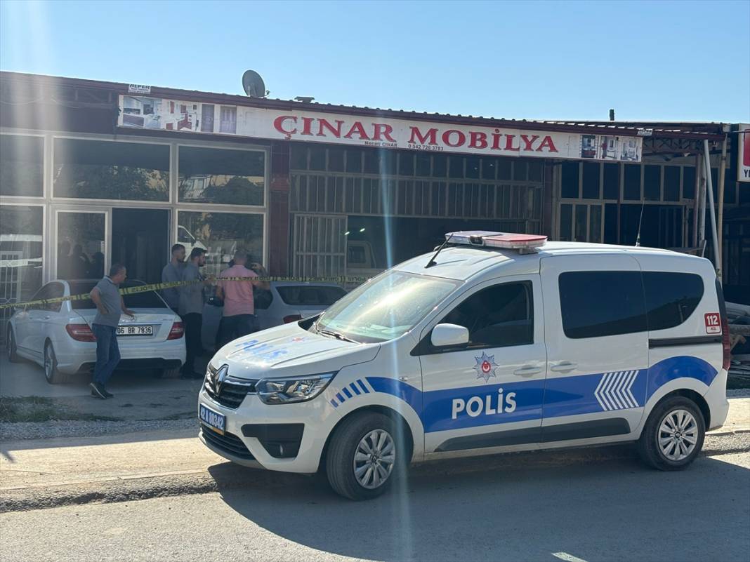 Konya’da uzman çavuşun öldürdüğü baba ve oğlu toprağa verildi 2